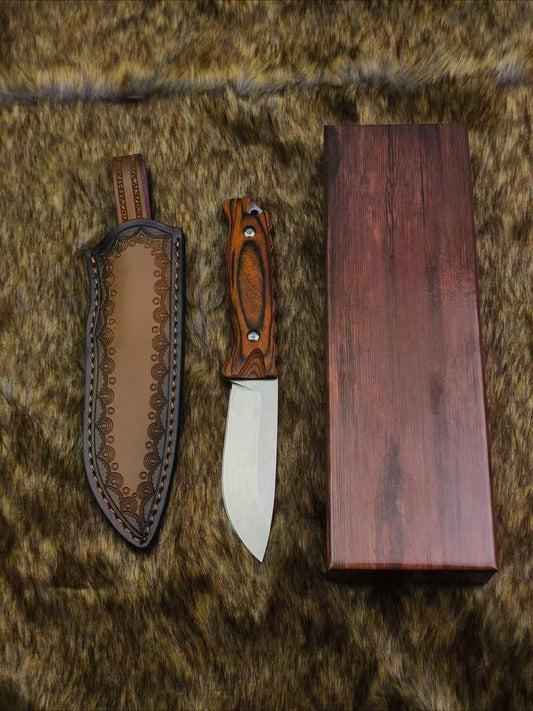 BM15002 Red Wooden Handle N690 Steel Outdoor Tool