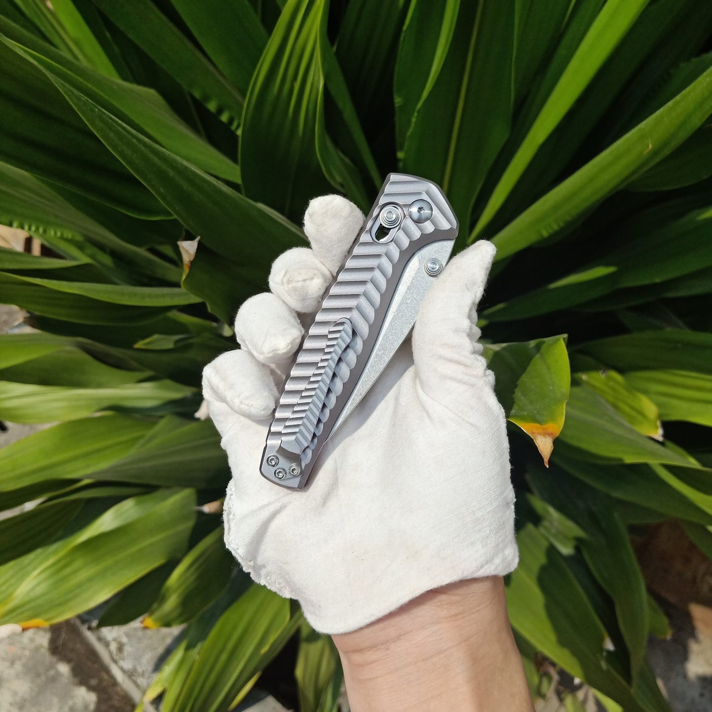 BM781 Silver Textured D2 Steel Folding Outdoor Tool